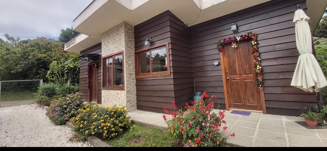 Cabina Monteverde Soan De Montana Apartment Exterior photo